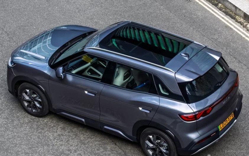 Скляний дах да бічна частина BYD Atto 2