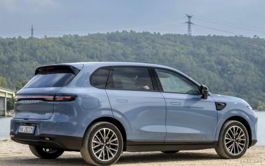 Бічна частина Leapmotor B10