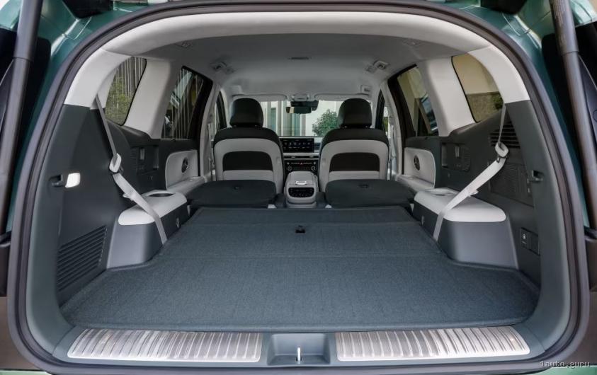 Просторий багажник на повноцінні 7 місць Hyundai IONIQ 9