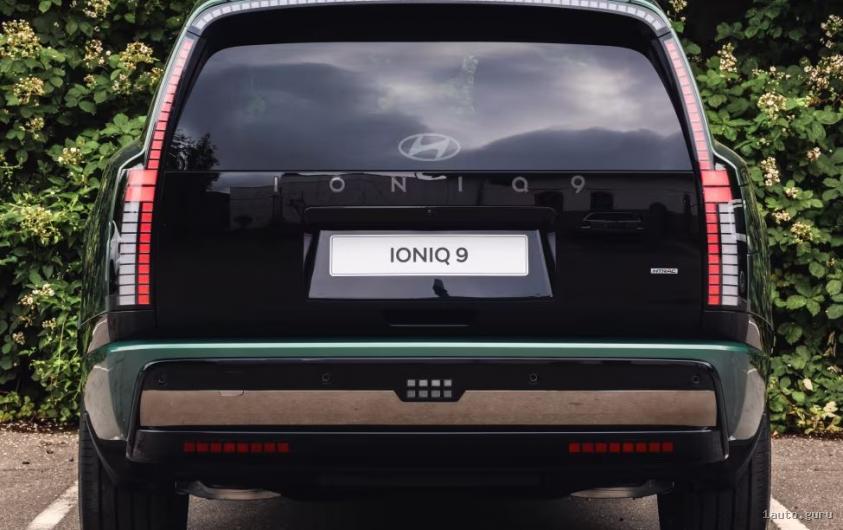 Hyundai IONIQ 9 задня оптика у стилі IONIQ