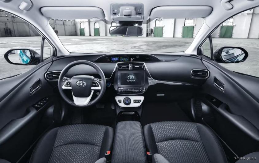 Салон Toyota Prius IV з цифровою панеллю