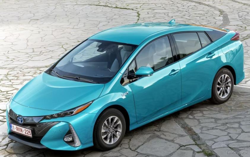 Toyota Prius IV з пробігом в Україні