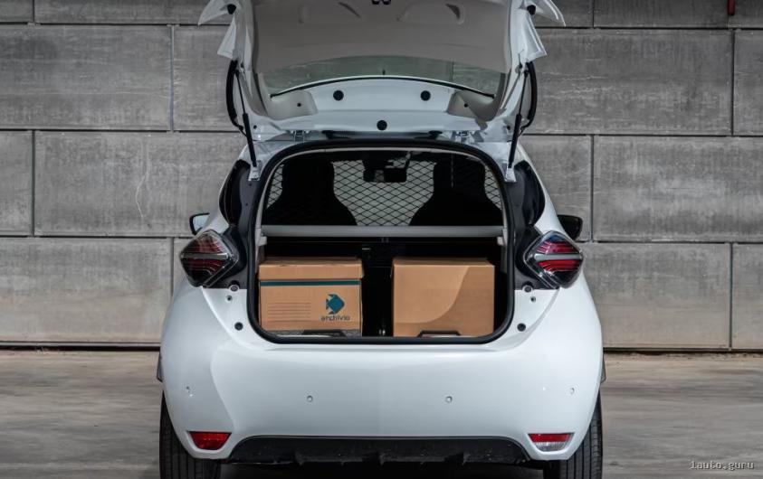 Відкритий багажник Renault Zoe із піднятою спинкою заднього ряду